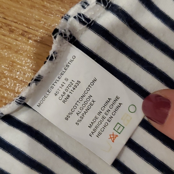 Mock neck sleeveless stripe crop top - Picture 7 of 8